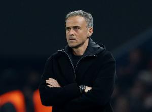 九游体育-恩里克：国外草皮很难踢出流畅配合 希望登贝莱在1/4决赛复出