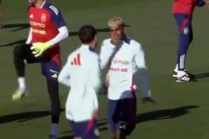 九游体育-天天念叨亚马尔和国家队队友讨论点球，奥亚萨瓦尔：得了吧！