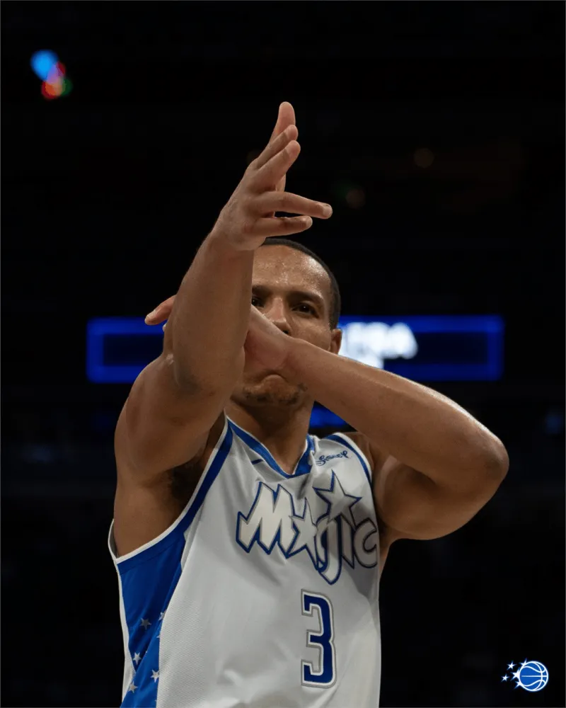 九游体育app-哈登谈贝恩关键三分：那球投的很棒，漂移的都快到界外去了